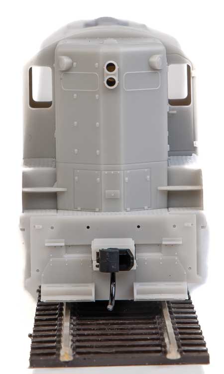  Walthers Mainline 910-10450 HO Scale EMD GP9 High Hood Undecorated