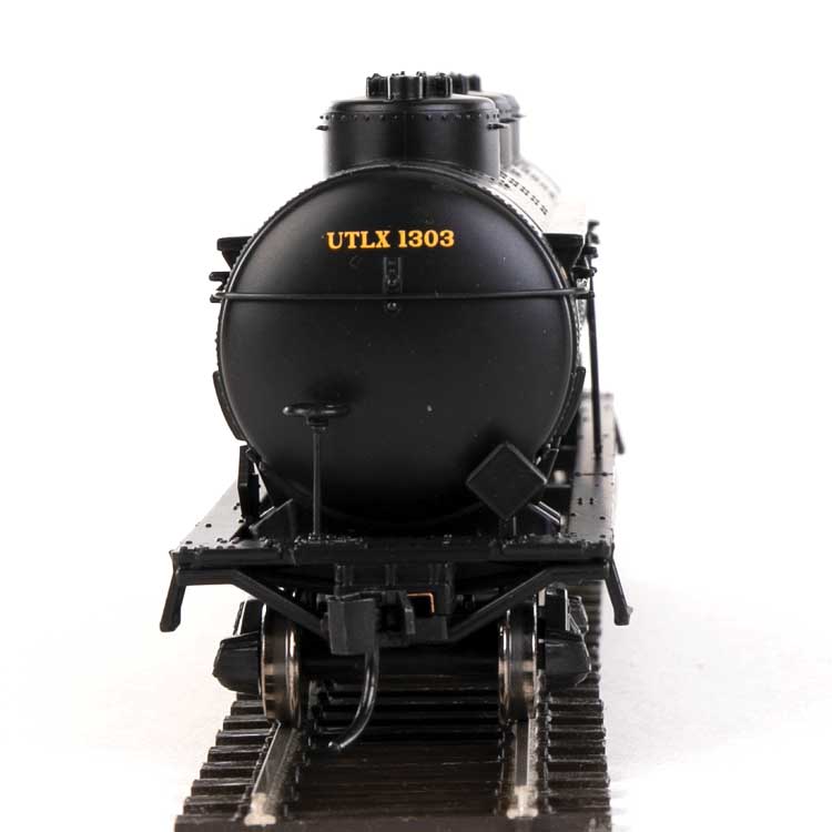  Walthers Mainline 910-1143 HO Scale 3 Dome Tank Car UTLX 1303