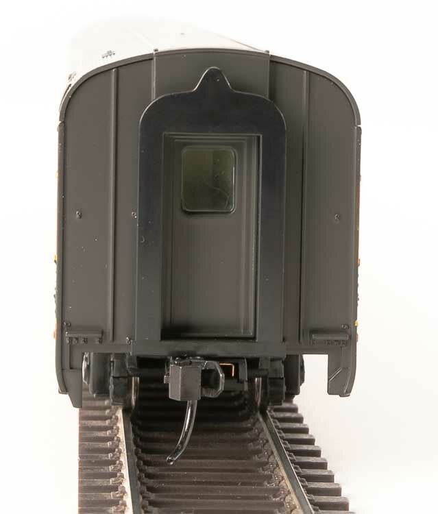  Walthers Mainline 910-30018 HO Scale 85' Budd Large Window Coach Great Northern GN