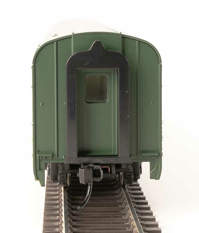  Walthers Mainline 910-30019 HO Scale 85' Budd Large Window Coach Northern Pacific NP